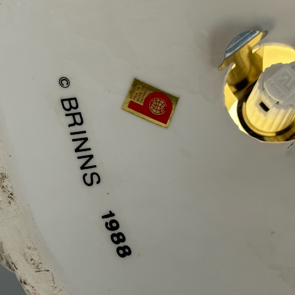 Brinn’s 1988 One Bunny Lane Ceramic Easter Tree House - Light Included - Picture 6 of 16